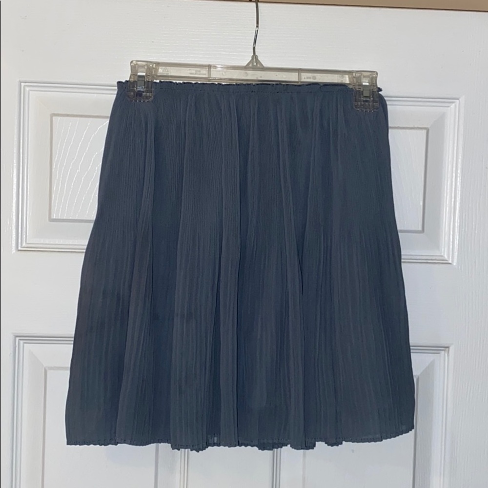 H&M flowy green mini skirt